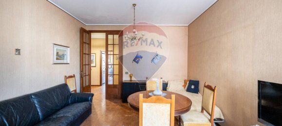 4-salle Appartement à Parma, Italy No. 237786 2