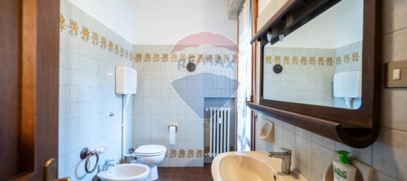 4-salle Appartement à Parma, Italy No. 237786 24