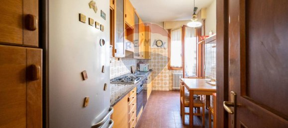 4-salle Appartement à Parma, Italy No. 237786 6