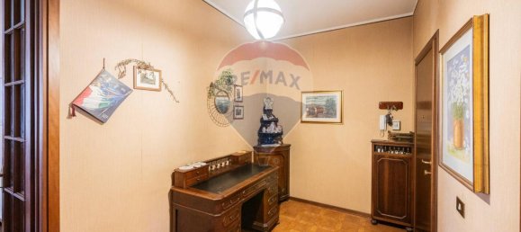 4-salle Appartement à Parma, Italy No. 237786 10