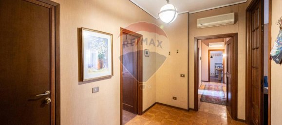 4-salle Appartement à Parma, Italy No. 237786 5