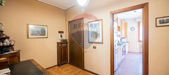 4-salle Appartement à Parma, Italy No. 237786 11