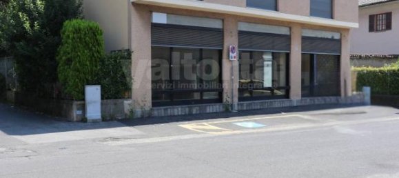 4 rooms Villa in Carate Brianza, Italy No. 6144 3