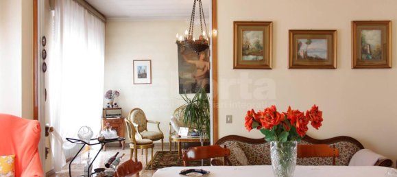 4 rooms Villa in Carate Brianza, Italy No. 6144 8