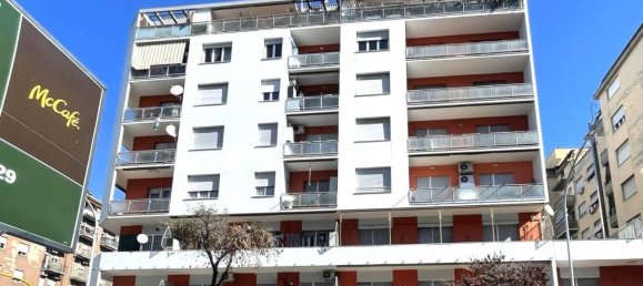 4 rooms Apartment in Rome, Italy No. 32152 32