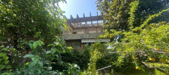 7 rooms Apartment in Carrara, Italy No. 47901 14