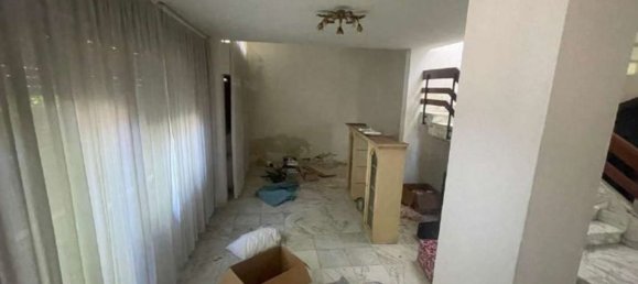 7 rooms Apartment in Carrara, Italy No. 47901 21