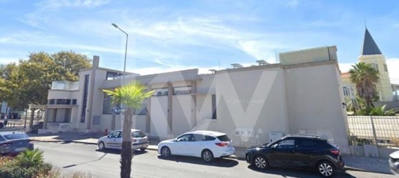 488m² Building in Cascais, Portugal No. 67157 12