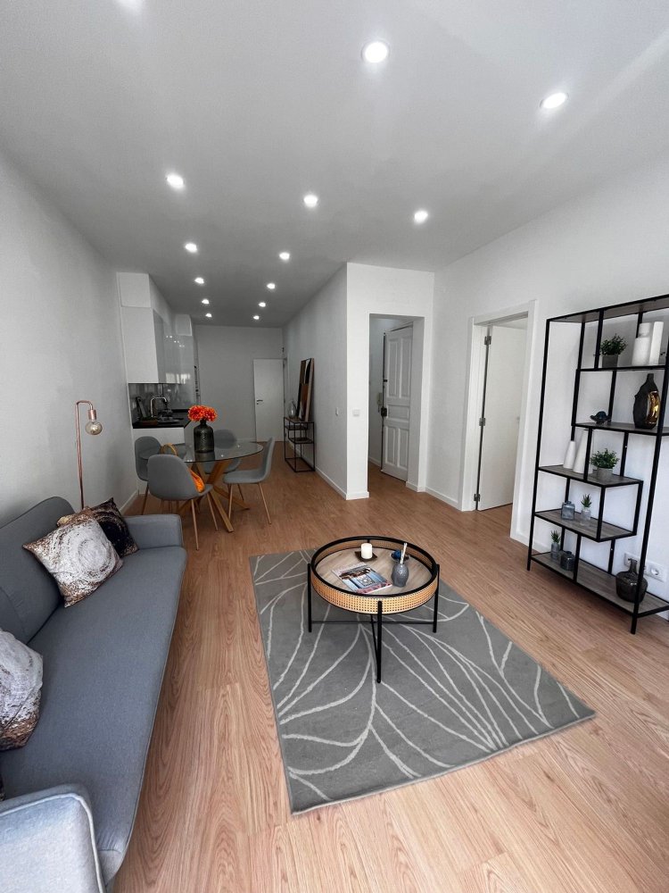 3 bedrooms Apartment in Lisbon, Portugal No. 163034