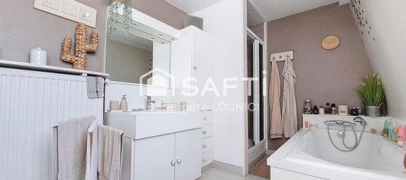 3 bedrooms House in Wattrelos, France No. 69655 5