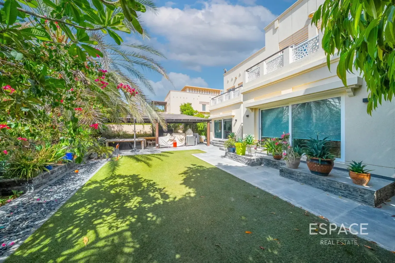 5 Schlafzimmer Villa in The Lakes, UAE, Nr. 209166