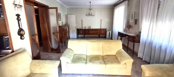 6 rooms Apartment in Pistoia, Italy No. 284381 3