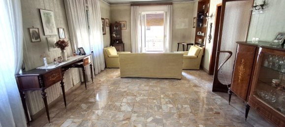 6 rooms Apartment in Pistoia, Italy No. 284381 2