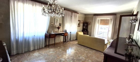 6 rooms Apartment in Pistoia, Italy No. 284381 4