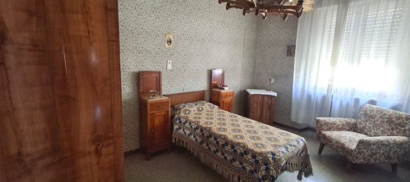 6 rooms Apartment in Pistoia, Italy No. 284381 13