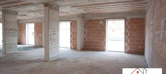 5 rooms Apartment in Avellino, Italy No. 83342 17