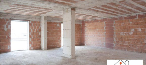 5 rooms Apartment in Avellino, Italy No. 83342 4