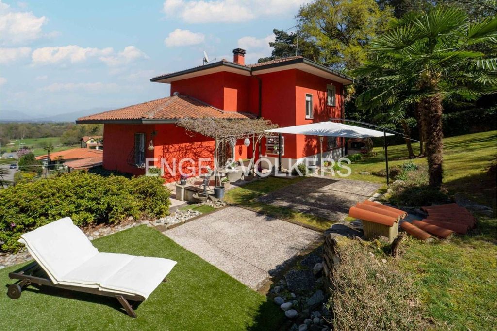 3 Schlafzimmer Villa in Ranco, Italy, Nr. 131594