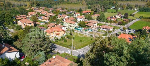 3 Schlafzimmer Villa in Ranco, Italy, Nr. 131594 6