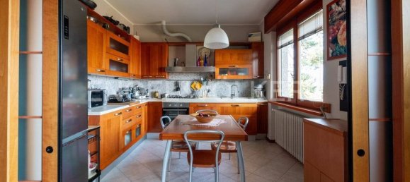3 Schlafzimmer Villa in Ranco, Italy, Nr. 131594 23