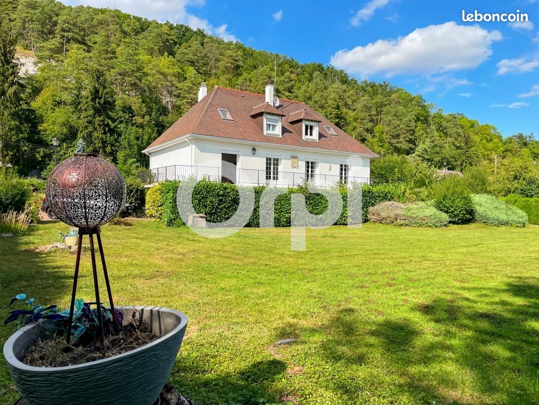 6 bedrooms House in Arnieres-sur-Iton, France No. 353776