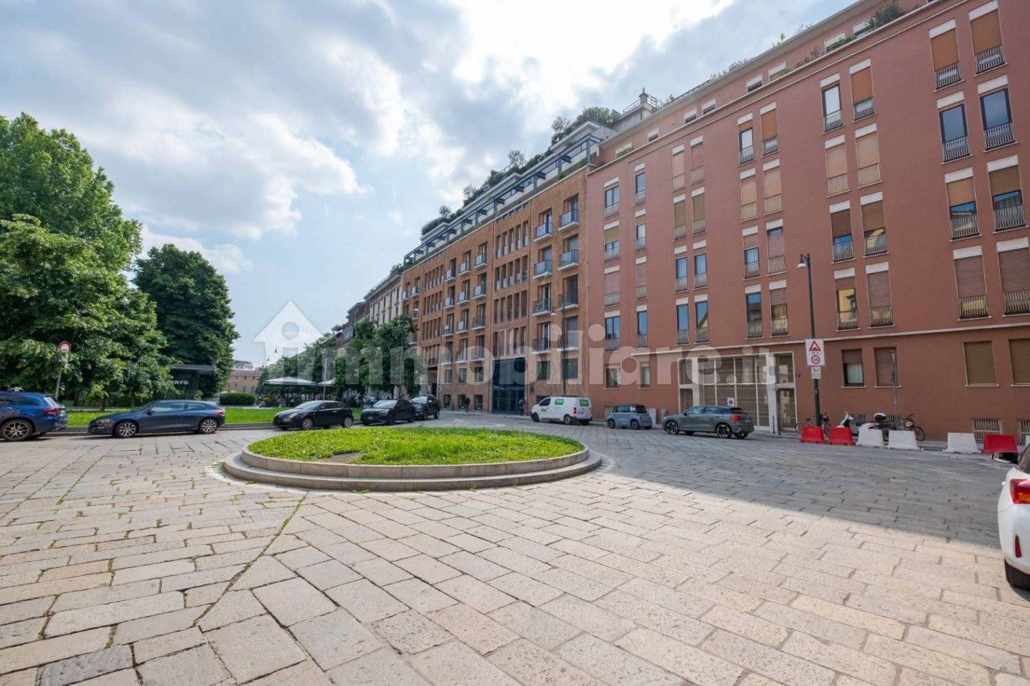 Офис 190м² в Милан, Италия № 374112