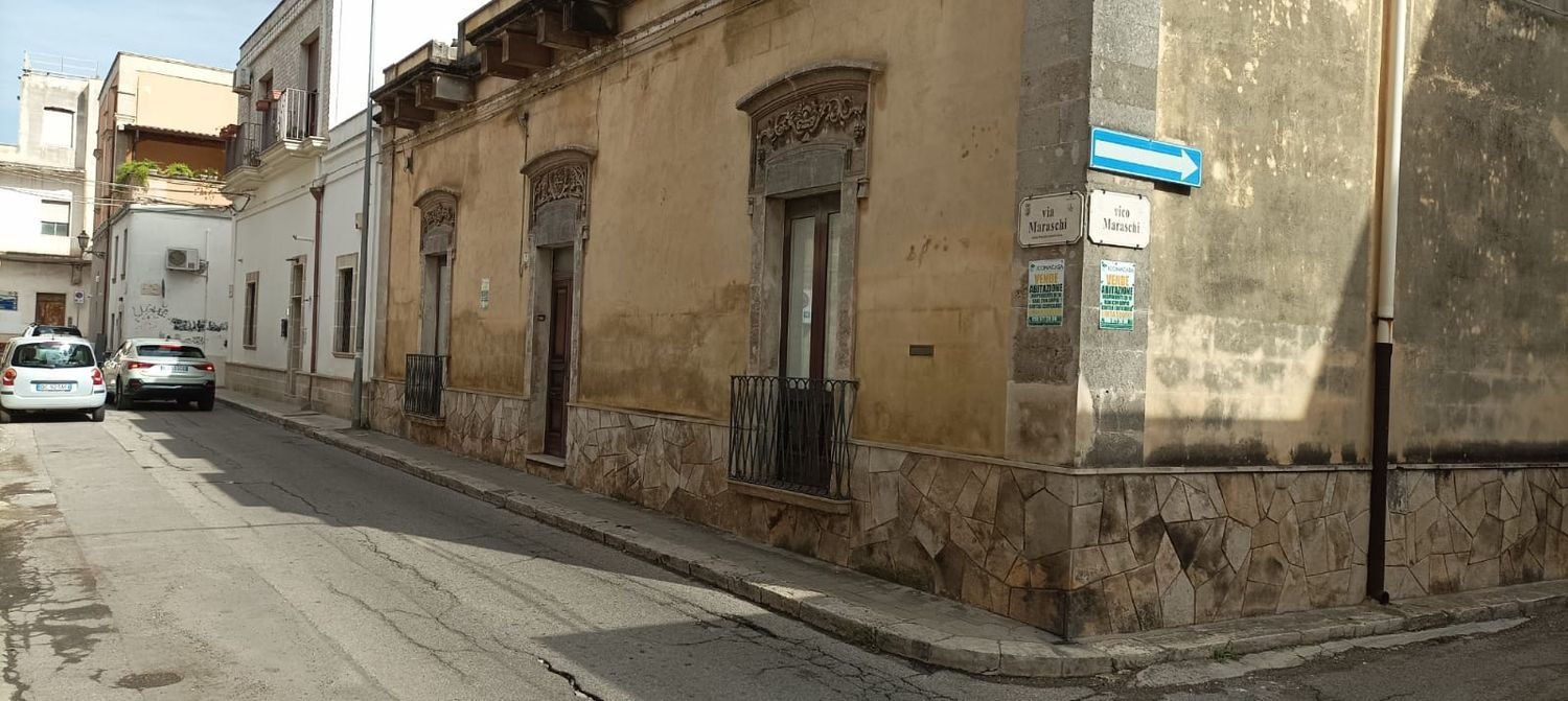 Casa de 10 divisões em Manduria, Italy N.º 24170