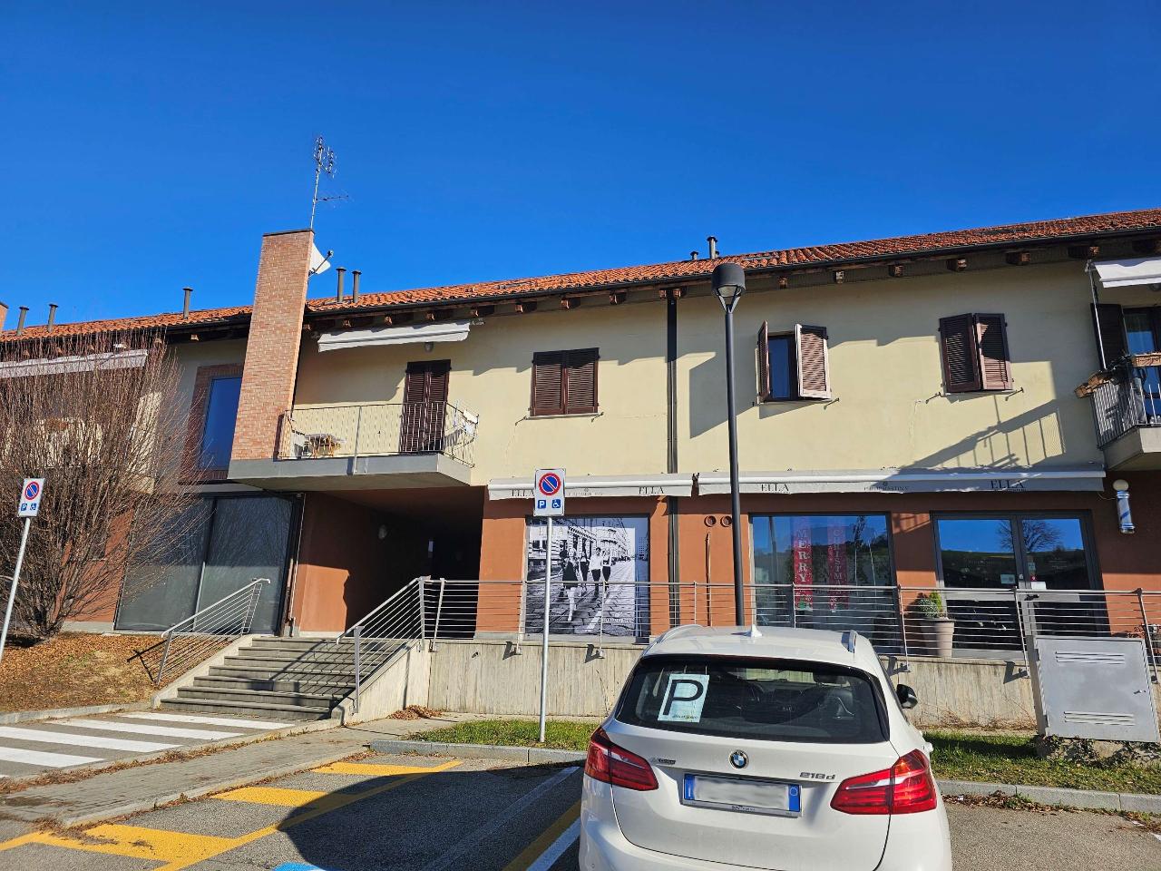 5 rooms Apartment in Guarene, Italy No. 233055