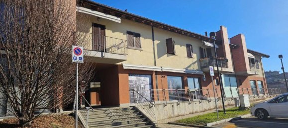 5 rooms Apartment in Guarene, Italy No. 233055 2