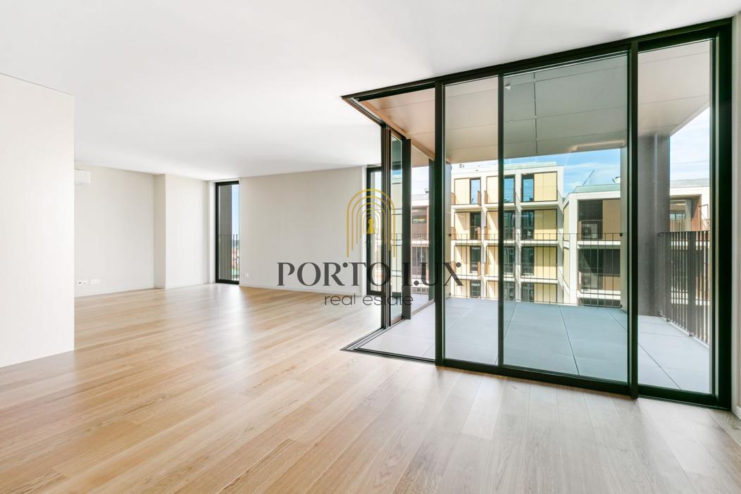 4 bedrooms Duplex in Vila Nova de Gaia, Portugal No. 267430