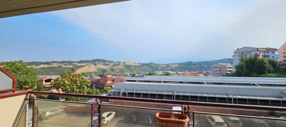 4 bedrooms Apartment in Teramo, Italy No. 319239 10