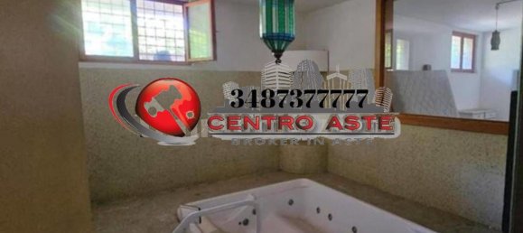 5 rooms Apartment in Rome, Italy No. 222794 2