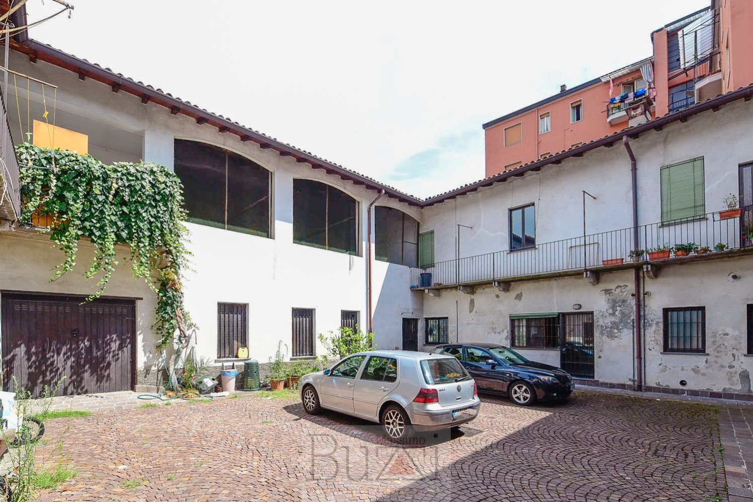 Edifício em Seregno, Italy 900 m² N.º 393036