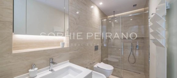 5 bedrooms Villa in Cannes, France No. 246473 9