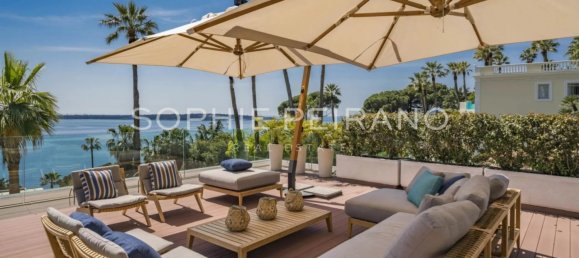 5 bedrooms Villa in Cannes, France No. 246473 3