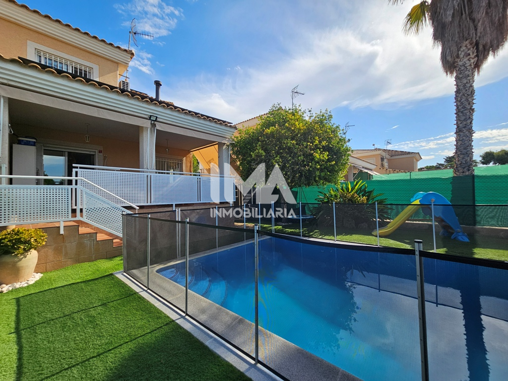 4 bedrooms House in La Pobla de Vallbona, Spain No. 208525