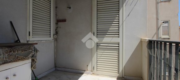 Квартира с 3 спальнями в Реджо Калабрия, Италия № 320790 32