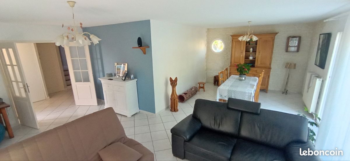 Casa de 3 dormitorios en Buxerolles, France No. 296100