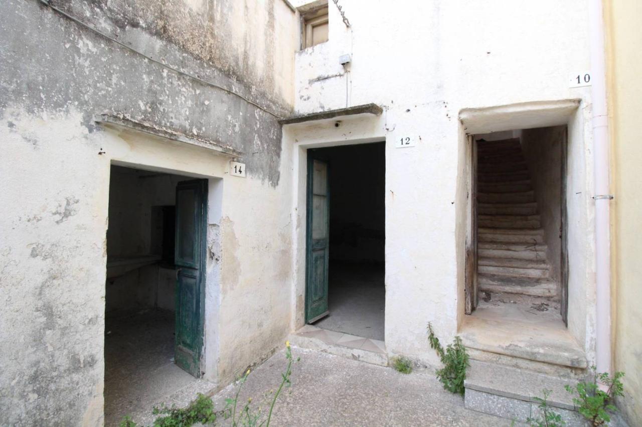 4 rooms House in Tuglie, Italy No. 76545