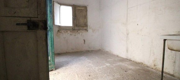 4 rooms House in Tuglie, Italy No. 76545 6