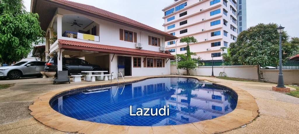 4 bedrooms Villa in Pattaya, Thailand No. 13612