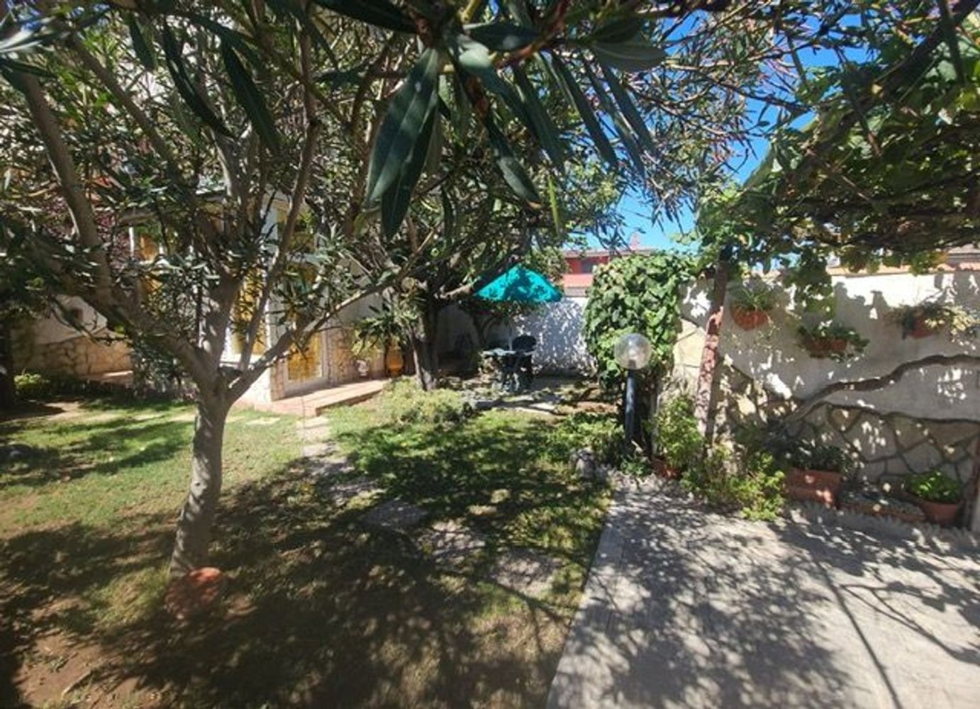 2 Schlafzimmer Haus in Pomezia, Italy, Nr. 359809