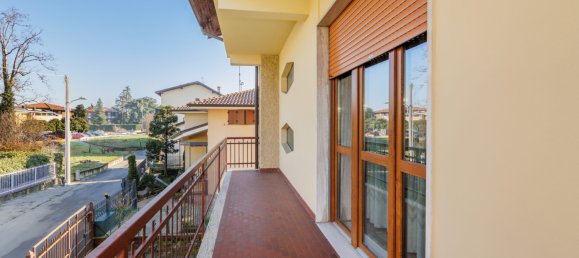 5 bedrooms Villa in Mezzago, Italy No. 226681 10