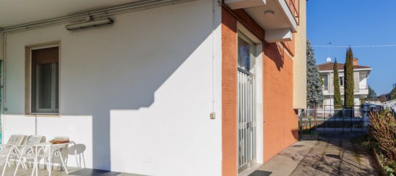 5 bedrooms Villa in Mezzago, Italy No. 226681 2