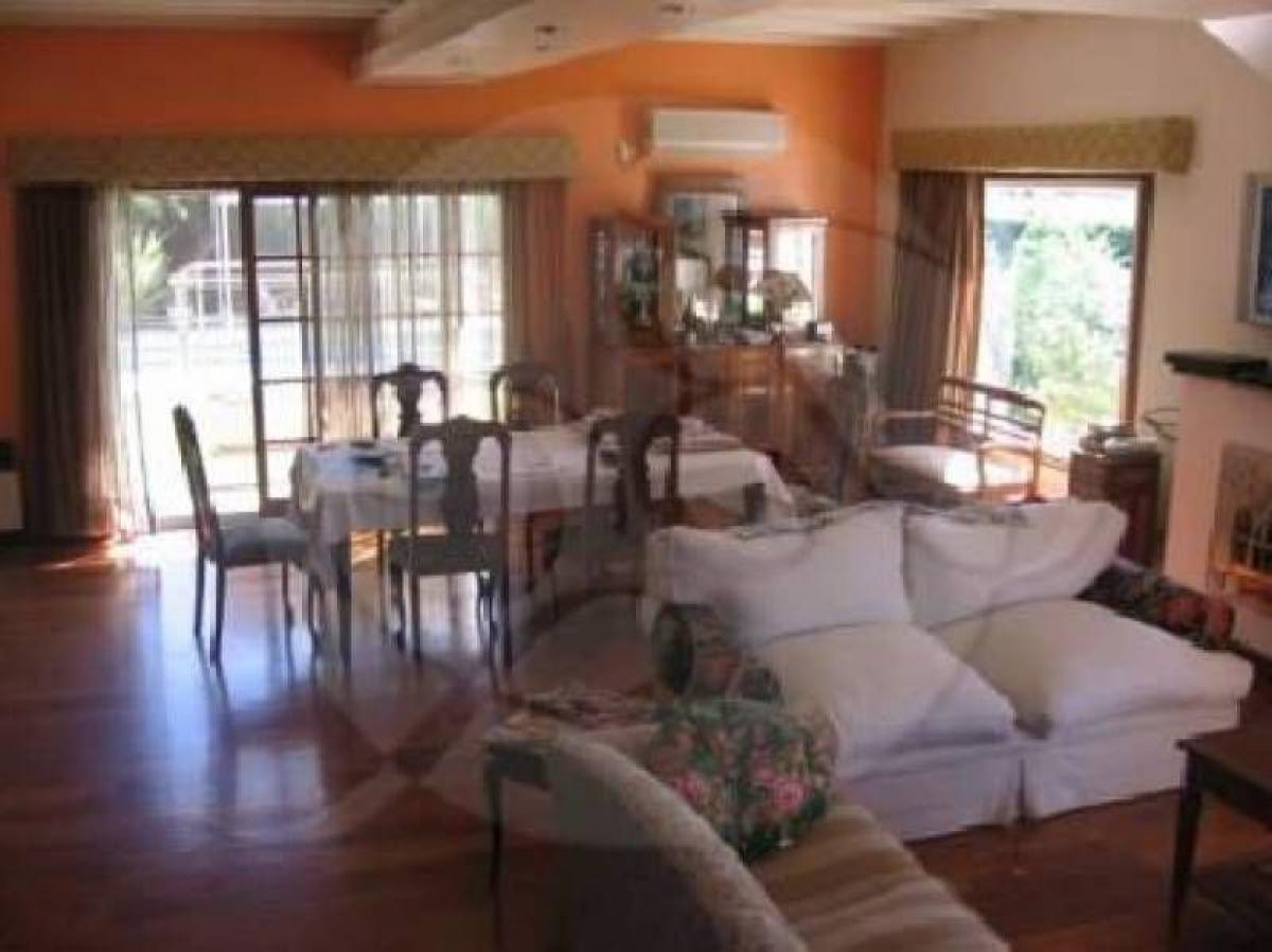 Casa de 3 dormitorios en Pilar, Argentina No. 4683