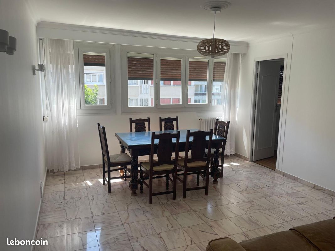 3 bedrooms Apartment in Montreuil, France No. 361073