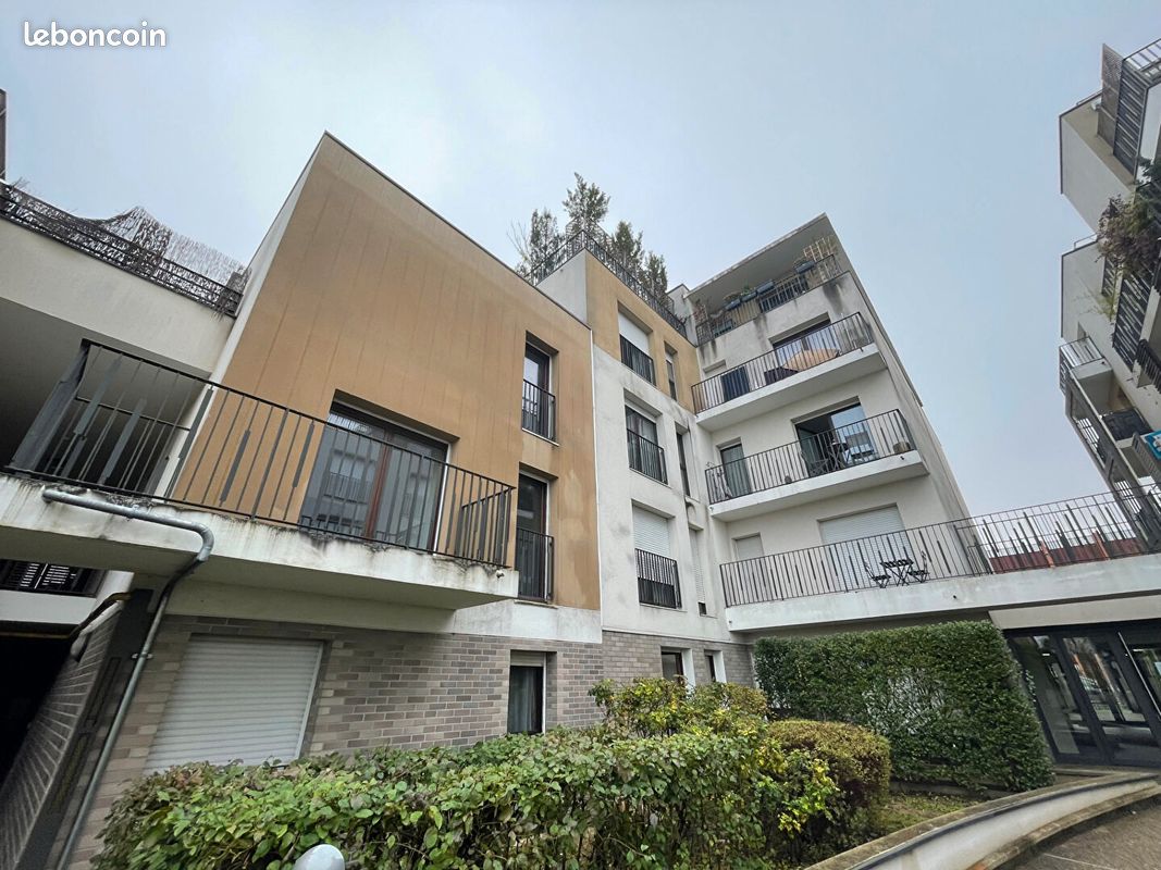 Dúplex de 2 dormitorios en Les Pavillons-sous-Bois, France No. 165575