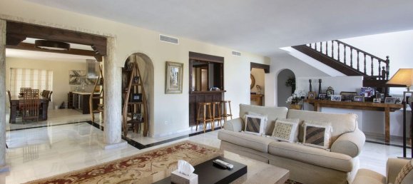 5 bedrooms Villa in Marbella, Spain No. 187867 3