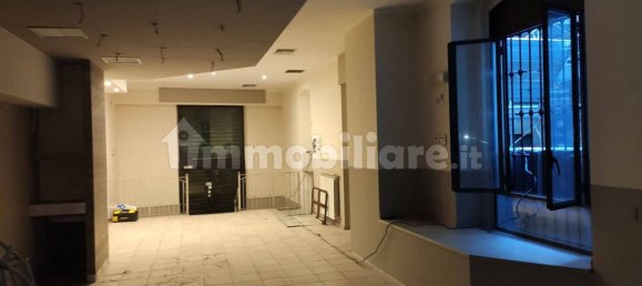 3-Zimmer Gewerbliche Immobilie in Saronno, Italy, Nr. 138799 8