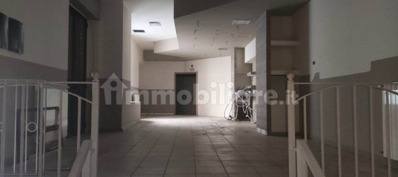 3-Zimmer Gewerbliche Immobilie in Saronno, Italy, Nr. 138799 4